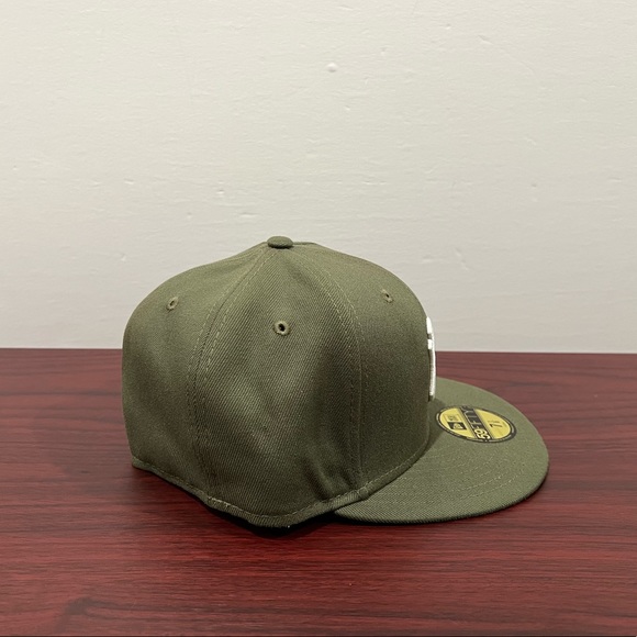 New Era, 59Fifty Fitted Hat, New York Yankees, Olive Green & White - Picture 2 of 9
